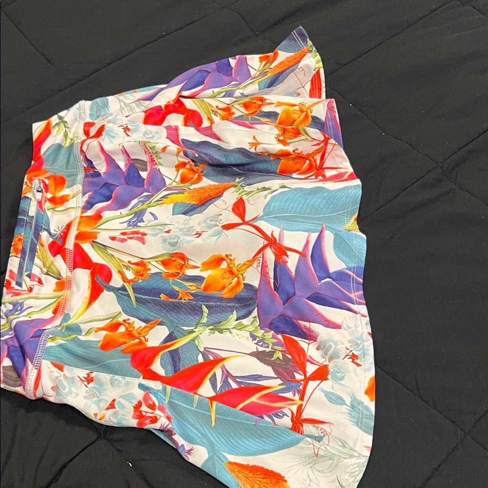 Athleta Vibrant Floral Skort - Picture 2 of 8
